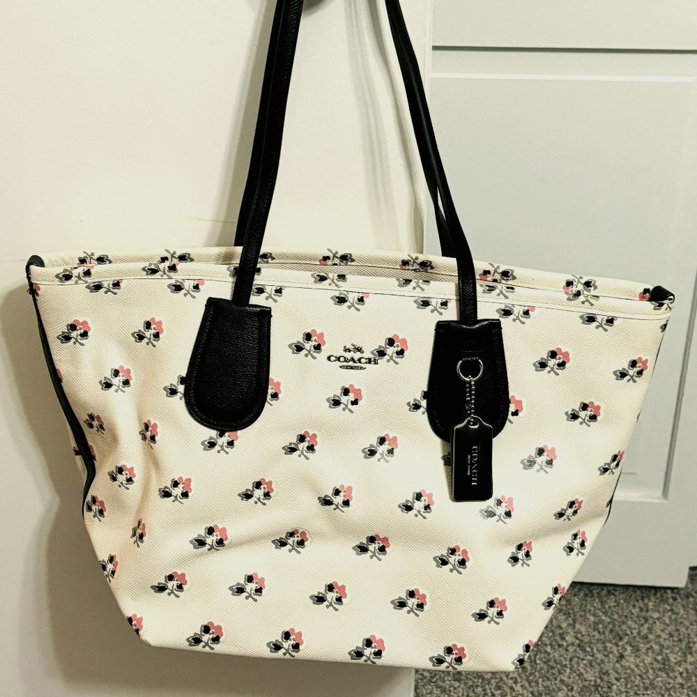 Coach Taxi Tote Floral With Rose Bouquet print